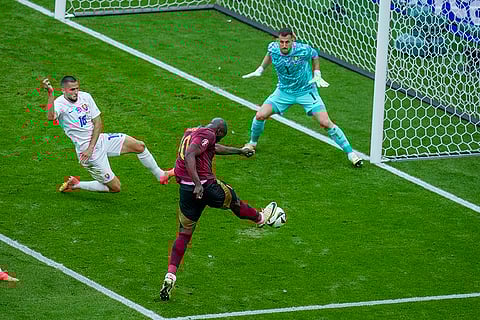 Romelu Lukaku challenges Slovakia's goalkeeper Martin Dubravka